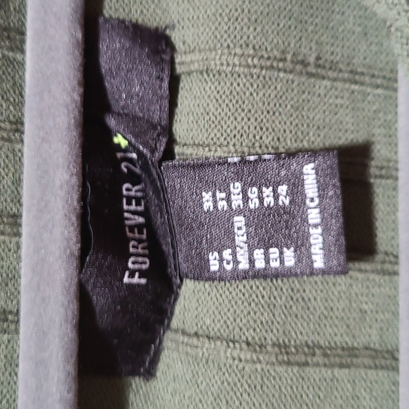 Forever 21 Sweater Size 3X - Picture 3 of 3